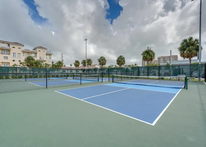 Сasa de vacaciones Colorful Townhome, Steps To Clearwater Beach! *