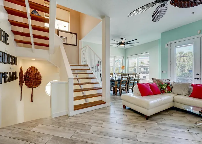 Colorful Townhome, Steps To Clearwater Beach! Сasa de vacaciones *