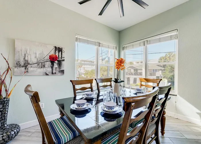 Colorful Townhome, Steps To Clearwater Beach! *