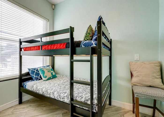 Colorful Townhome, Steps To Clearwater Beach!