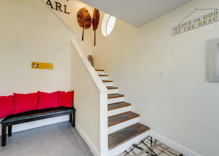 Сasa de vacaciones Colorful Townhome, Steps To Clearwater Beach! *