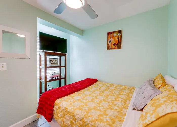 Colorful Townhome, Steps To Clearwater Beach! Сasa de vacaciones Clearwater Beach
