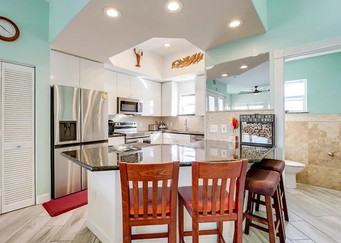 Colorful Townhome, Steps To Clearwater Beach!