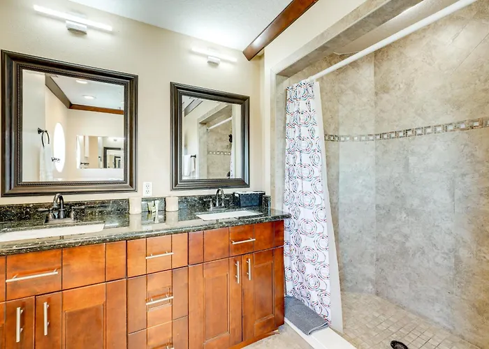 Colorful Townhome, Steps To Clearwater Beach! Сasa de vacaciones *