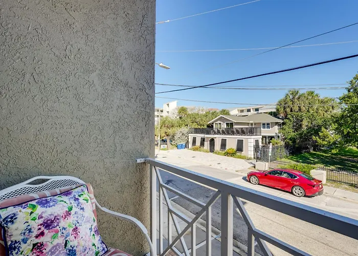 Сasa de vacaciones Colorful Townhome, Steps To Clearwater Beach! *