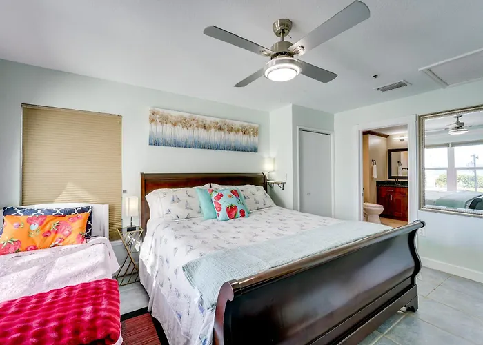 Colorful Townhome, Steps To Clearwater Beach! Сasa de vacaciones Clearwater Beach