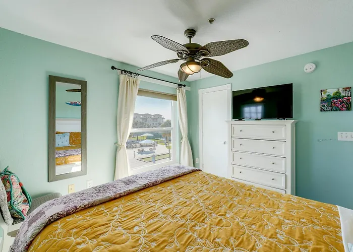 Colorful Townhome, Steps To Clearwater Beach!