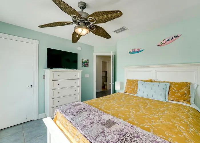Colorful Townhome, Steps To Clearwater Beach! Сasa de vacaciones Clearwater Beach